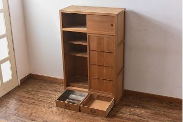 中古　竹の装飾と木の質感が味わい深い置き水屋(茶水屋、戸棚、茶棚)(2)