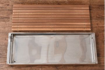 中古　竹の装飾と木の質感が味わい深い置き水屋(茶水屋、戸棚、茶棚)(2)