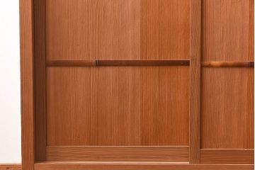 中古　竹の装飾と木の質感が味わい深い置き水屋(茶水屋、戸棚、茶棚)(2)