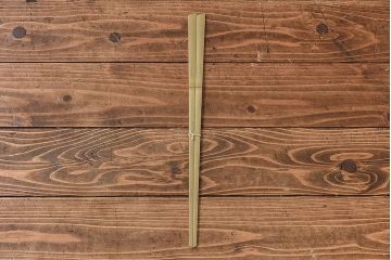 中古　竹の装飾と木の質感が味わい深い置き水屋(茶水屋、戸棚、茶棚)(2)