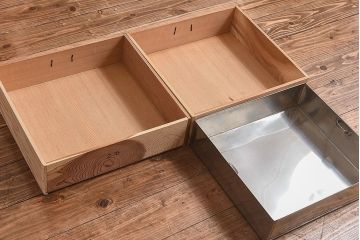 中古　竹の装飾と木の質感が味わい深い置き水屋(茶水屋、戸棚、茶棚)(2)