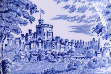 イギリス製　UNICORN　お城のデザインがスタイリッシュな小皿(豆皿、プレート)