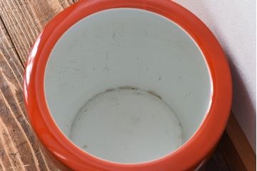 アンティーク雑貨　ノリタケ・則武(日陶)　鶴の図　朱色が目を引く小振りの火鉢(手あぶり、鉢カバー)