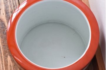 アンティーク雑貨　ノリタケ・則武(日陶)　朱色地白菊文様　レトロな参型火鉢(手あぶり、鉢カバー)(1)