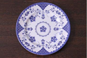 イギリス　Iron stone(アイアンストーン)　可憐な絵柄のディナープレート(大皿、洋食器)(1)