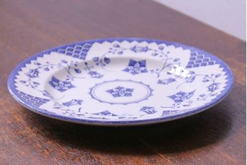 イギリス　Iron stone(アイアンストーン)　可憐な絵柄のディナープレート(大皿、洋食器)(1)
