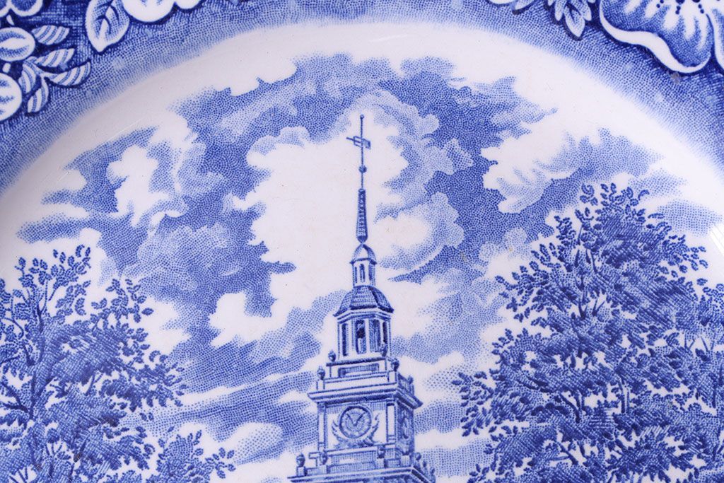 アンティーク雑貨　中古　イギリスWedgwood(ウェッジウッド)　細かな絵柄が目を引く記念プレート(洋食器、大皿)