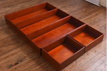 アンティーク家具　唐木　花梨材　赤みがかった色合いが美しいチェスト(キャビネット、サイドボード、カリン材)