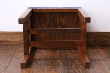 レトロ家具　昭和レトロ　欅材使用の上質な角スツール(椅子、チェア)