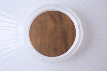 和製アンティーク　乳白色のプレスガラスがレトロな雰囲気のペンダントライト(天井照明)
