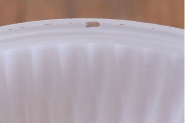 和製アンティーク　乳白色のプレスガラスがレトロな雰囲気のペンダントライト(天井照明)