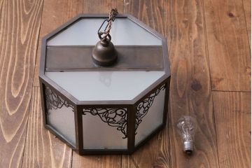 和製アンティーク　透かし飾りが趣きのある真鍮製ペンダントライト(天井照明)