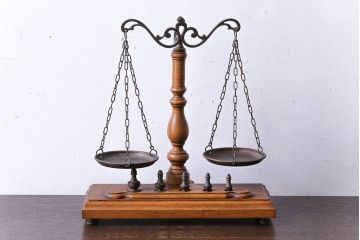 アンティーク雑貨　ビンテージ　イタリア製　味わいのある風合いが魅力の天秤(はかり)