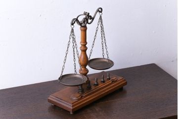 アンティーク雑貨　ビンテージ　イタリア製　味わいのある風合いが魅力の天秤(はかり)