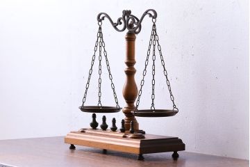 アンティーク雑貨　ビンテージ　イタリア製　味わいのある風合いが魅力の天秤(はかり)