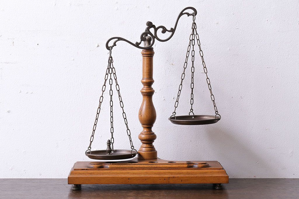 アンティーク雑貨　ビンテージ　イタリア製　味わいのある風合いが魅力の天秤(はかり)