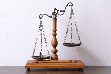 アンティーク雑貨　ビンテージ　イタリア製　味わいのある風合いが魅力の天秤(はかり)