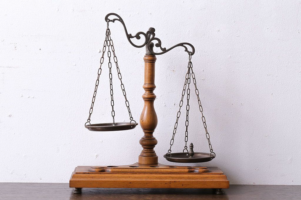 アンティーク雑貨　ビンテージ　イタリア製　味わいのある風合いが魅力の天秤(はかり)