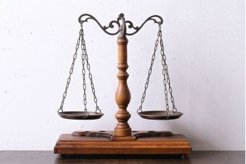 アンティーク雑貨　ビンテージ　イタリア製　味わいのある風合いが魅力の天秤(はかり)