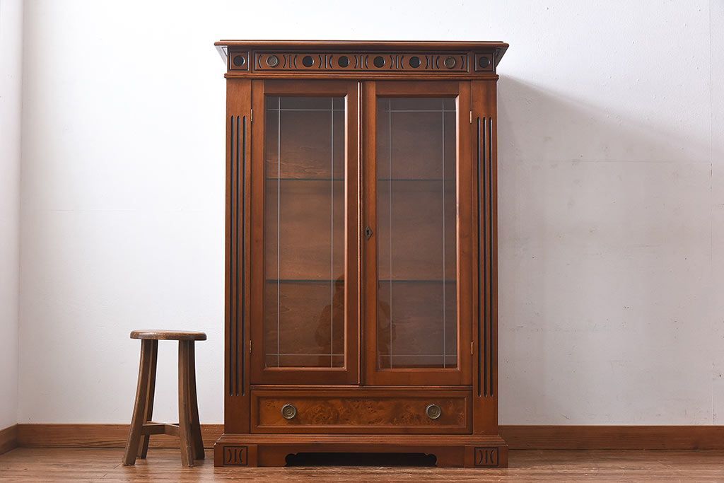 中古　イタリア輸入家具　クラシックな引き出し付きガラスケース(飾り棚、コレクションラック)