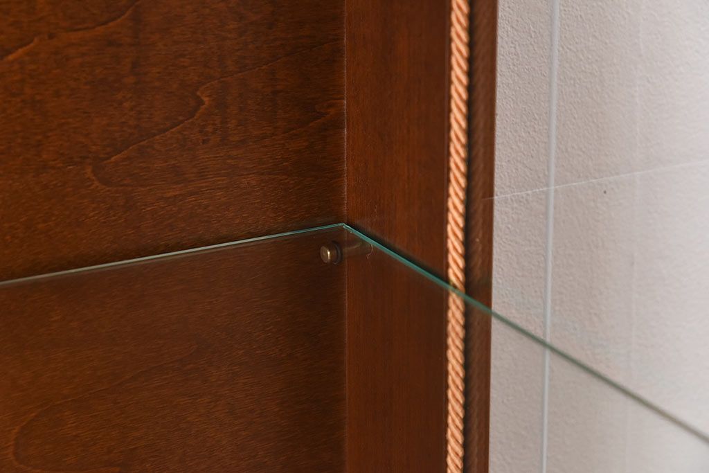 中古　イタリア輸入家具　クラシックな引き出し付きガラスケース(飾り棚、コレクションラック)