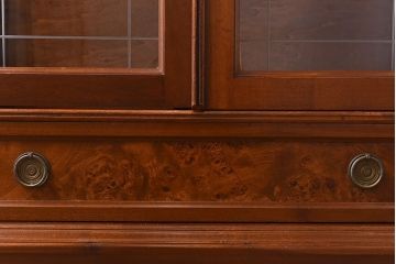 中古　イタリア輸入家具　クラシックな引き出し付きガラスケース(飾り棚、コレクションラック)