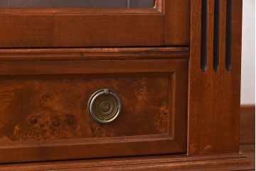 中古　イタリア輸入家具　クラシックな引き出し付きガラスケース(飾り棚、コレクションラック)