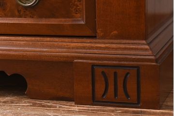 中古　イタリア輸入家具　クラシックな引き出し付きガラスケース(飾り棚、コレクションラック)