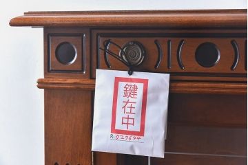 中古　イタリア輸入家具　クラシックな引き出し付きガラスケース(飾り棚、コレクションラック)