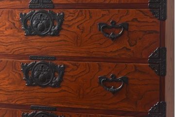 中古 伝統民芸家具 岩谷堂箪笥　杢目と金具が存在感を放つ整理箪笥(定価約50万円)