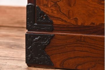 中古 伝統民芸家具 岩谷堂箪笥　杢目と金具が存在感を放つ整理箪笥(定価約50万円)