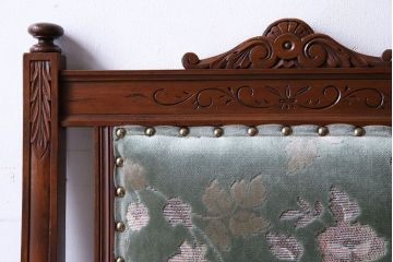 アンティーク家具　イギリスアンティーク　上品な空間におすすめのウォールナット材　キャスター付きチェア