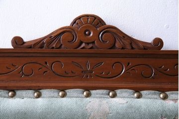 アンティーク家具　イギリスアンティーク　上品な空間におすすめのウォールナット材　キャスター付きチェア