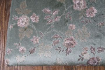 アンティーク家具　イギリスアンティーク　上品な空間におすすめのウォールナット材　キャスター付きチェア