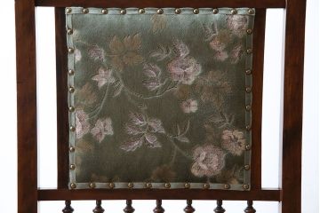 アンティーク家具　イギリスアンティーク　上品な空間におすすめのウォールナット材　キャスター付きチェア