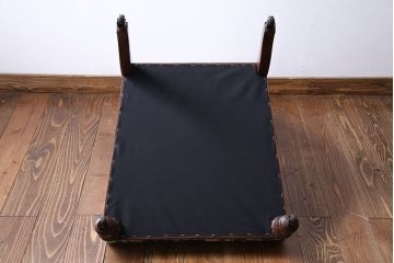 アンティーク家具　イギリスアンティーク　上品な空間におすすめのウォールナット材　キャスター付きチェア