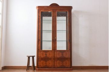 アンティーク家具　イタリア製　両開き扉　高級感漂うキュリオケース(ガラスキャビネット、飾り棚)