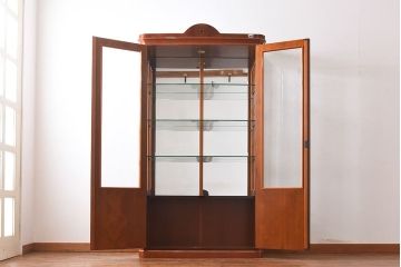 アンティーク家具　イタリア製　両開き扉　高級感漂うキュリオケース(ガラスキャビネット、飾り棚)