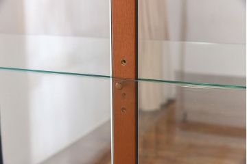 アンティーク家具　イタリア製　両開き扉　高級感漂うキュリオケース(ガラスキャビネット、飾り棚)