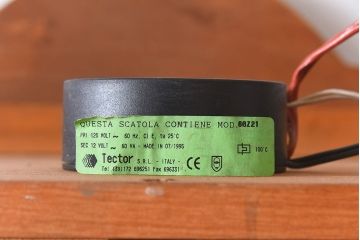 アンティーク家具　イタリア製　両開き扉　高級感漂うキュリオケース(ガラスキャビネット、飾り棚)