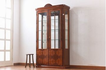 アンティーク家具　イタリア製　両開き扉　高級感漂うキュリオケース(ガラスキャビネット、飾り棚)