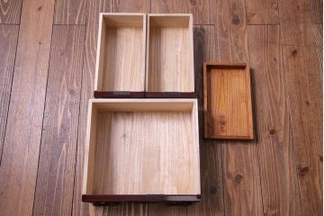 中古　熊野洞　木地蝋塗が美しい伊達家紋づくし小箪笥(仙台箪笥)(定価約30万円)