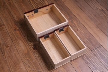 中古　熊野洞　木地蝋塗が美しい伊達家紋づくし小箪笥(仙台箪笥)(定価約30万円)