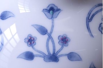 アンティーク雑貨　中古　大蔵陶園(OKURA)　花と蝶と鳥の絵柄が上品な花瓶(花器)