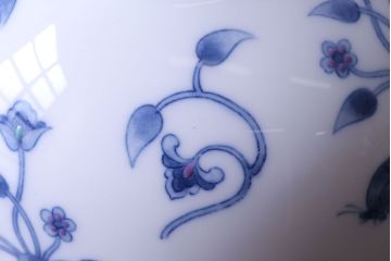 アンティーク雑貨　中古　大蔵陶園(OKURA)　花と蝶と鳥の絵柄が上品な花瓶(花器)