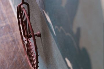 アンティーク雑貨　ビンテージ　自転車モチーフのアンティーク木製看板