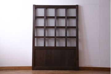 古民具・骨董　腰板の飾りがおしゃれな格子戸(引き戸、蔵戸、玄関戸)