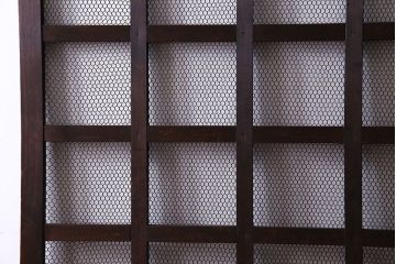 古民具・骨董　腰板の飾りがおしゃれな格子戸(引き戸、蔵戸、玄関戸)