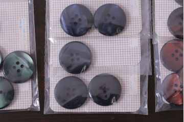 アンティーク雑貨　ビンテージ　ダークカラーが大人の雰囲気漂う古いボタンセット