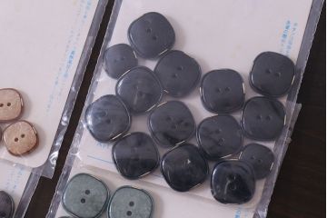 アンティーク雑貨　ビンテージ　シックな色合いが上品な古いボタンセット